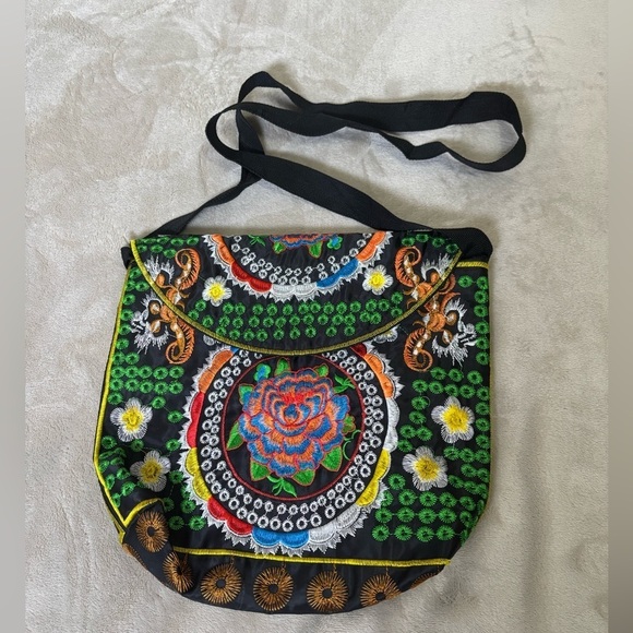 Unbranded Handbags - Colorful Embroidered Crossbody Bag